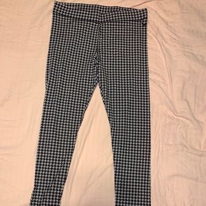 VS PINK black and white Houndstooth leggings
